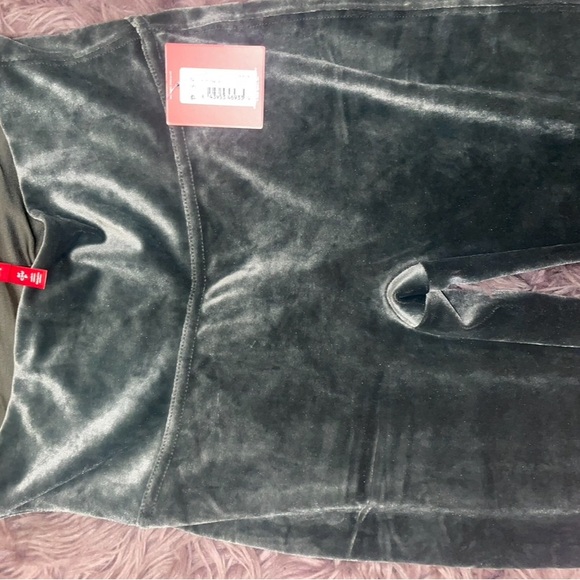 Spanx Olive Green Ready to Wow Velvet Leggings - Picture 5 of 5
